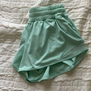 Lululemon Hotty Hots 2.5 in inseam